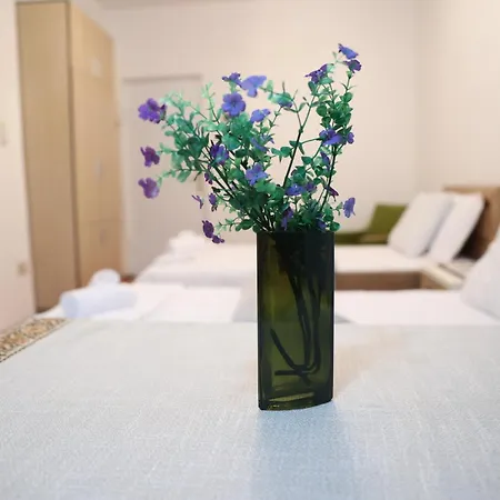 Mirage Apartment *
